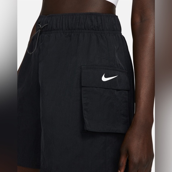 Nike Sportswear Essential Women's Woven High-Rise Shorts Sz XS - NWT - Picture 2 of 8